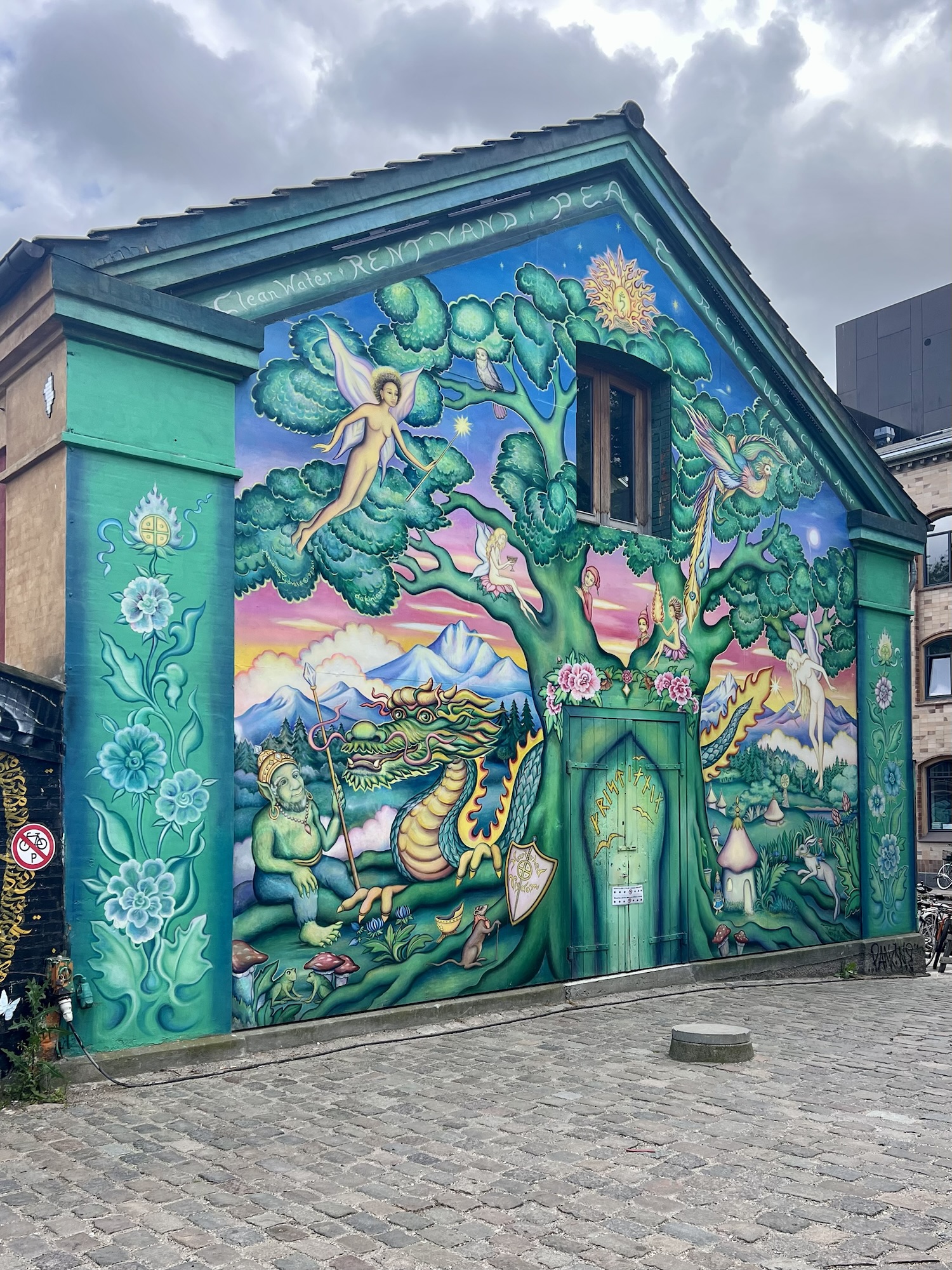 🚧🇩🇰 Kopenhagen Teil 2 – Ski ⛷️ fahren auf der Müllverbrennungsanlage und Freistadt Christiania